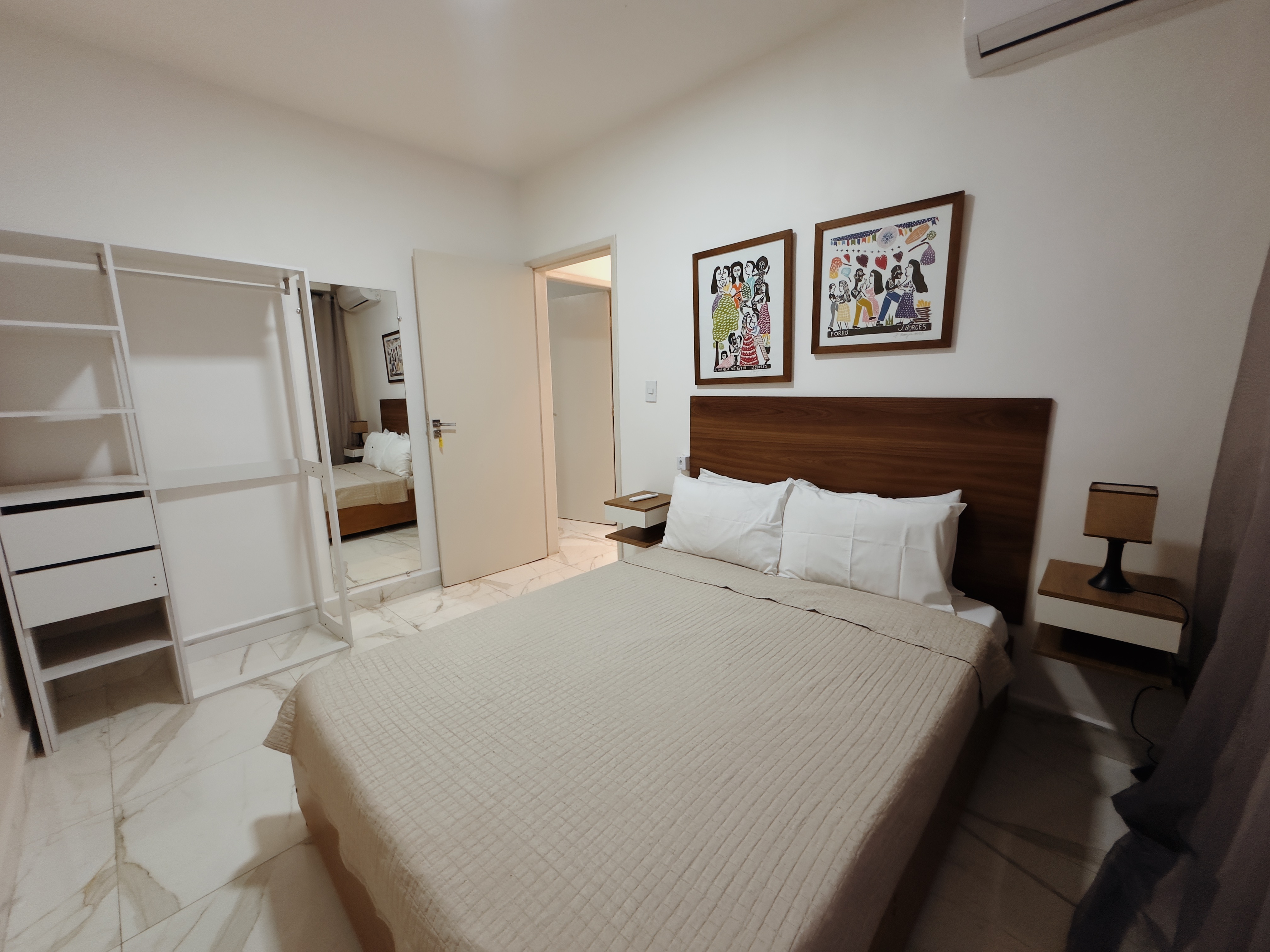 APT 303 B