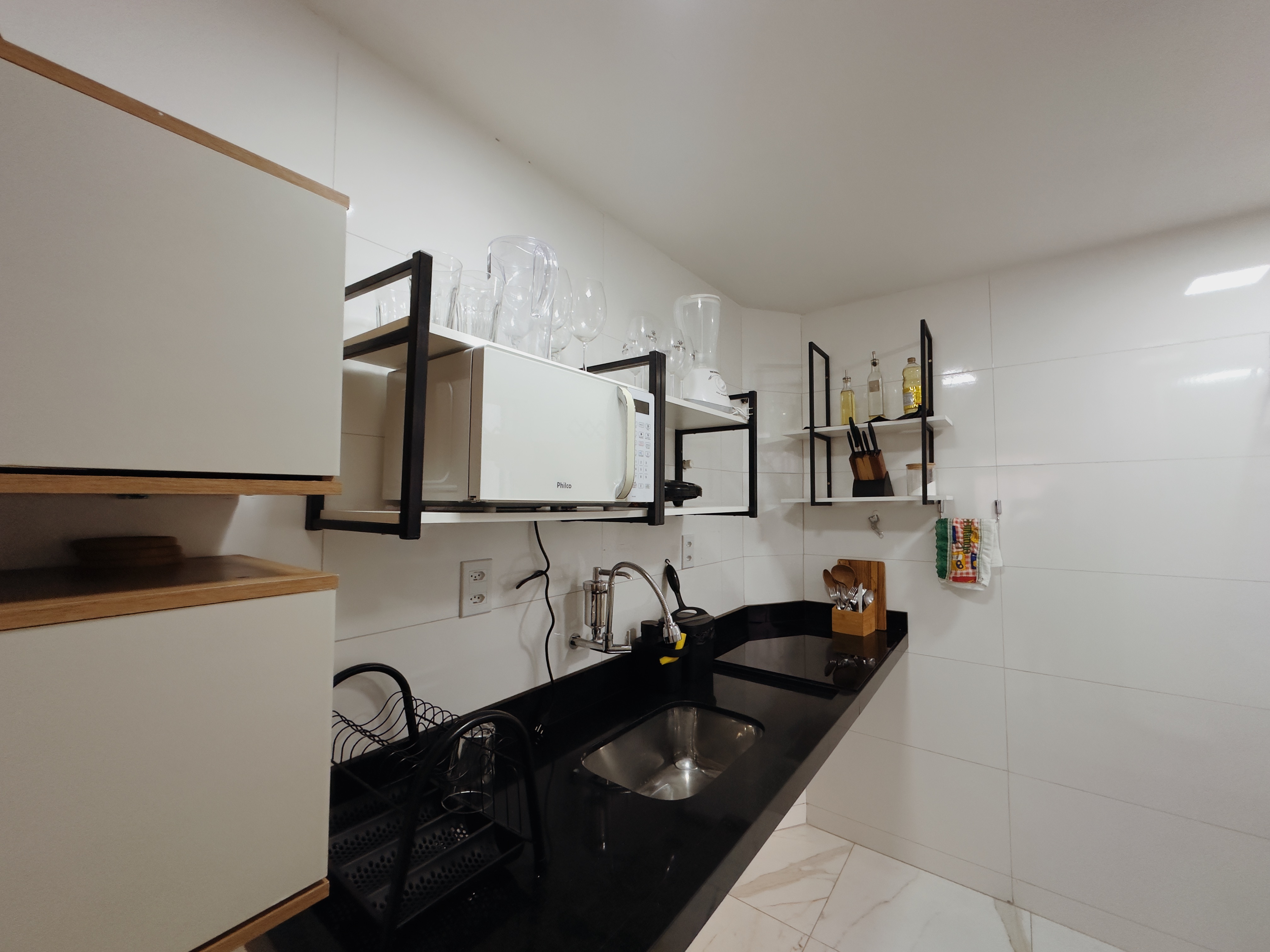 APT 303 B