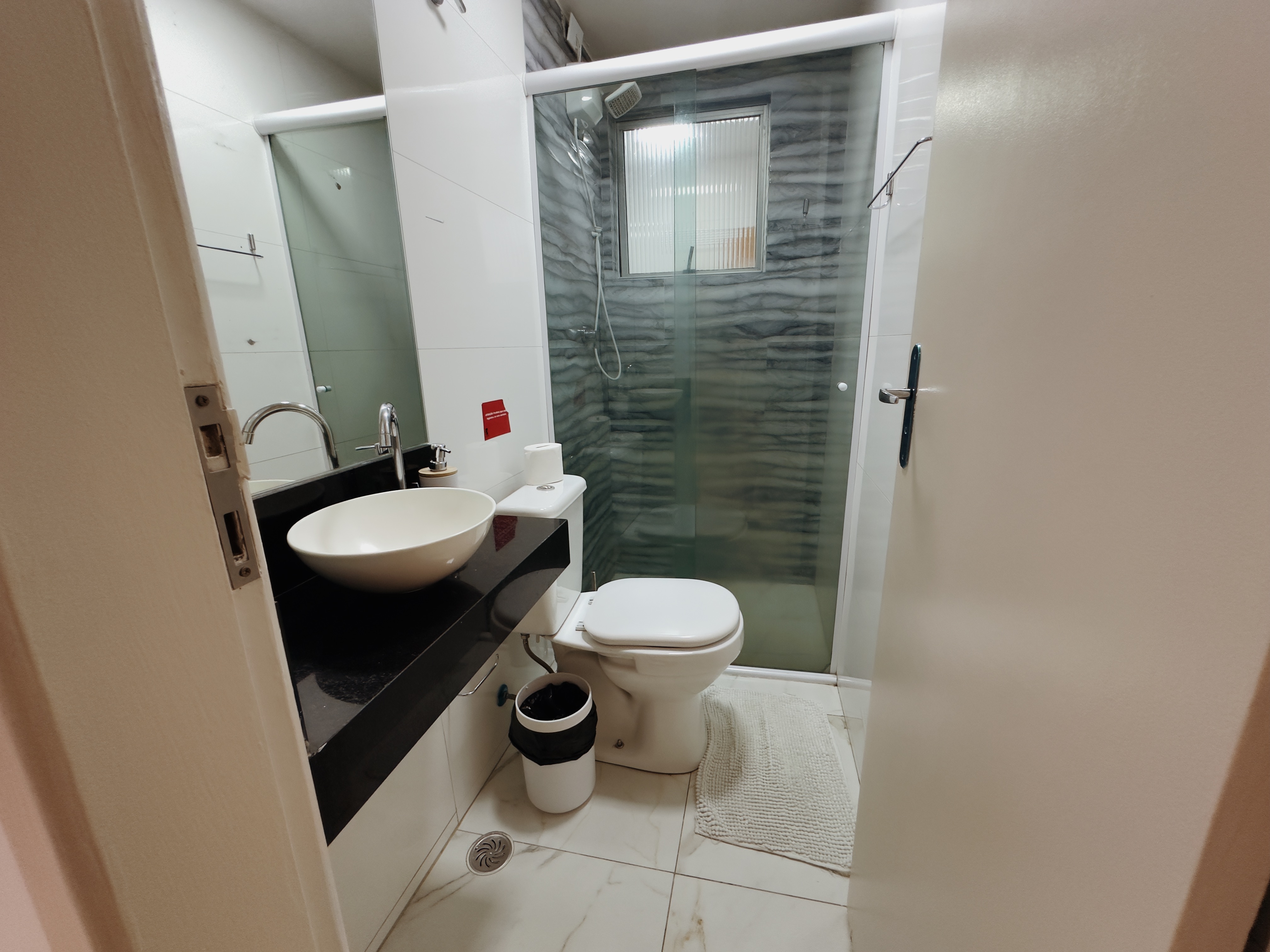 APT 303 B