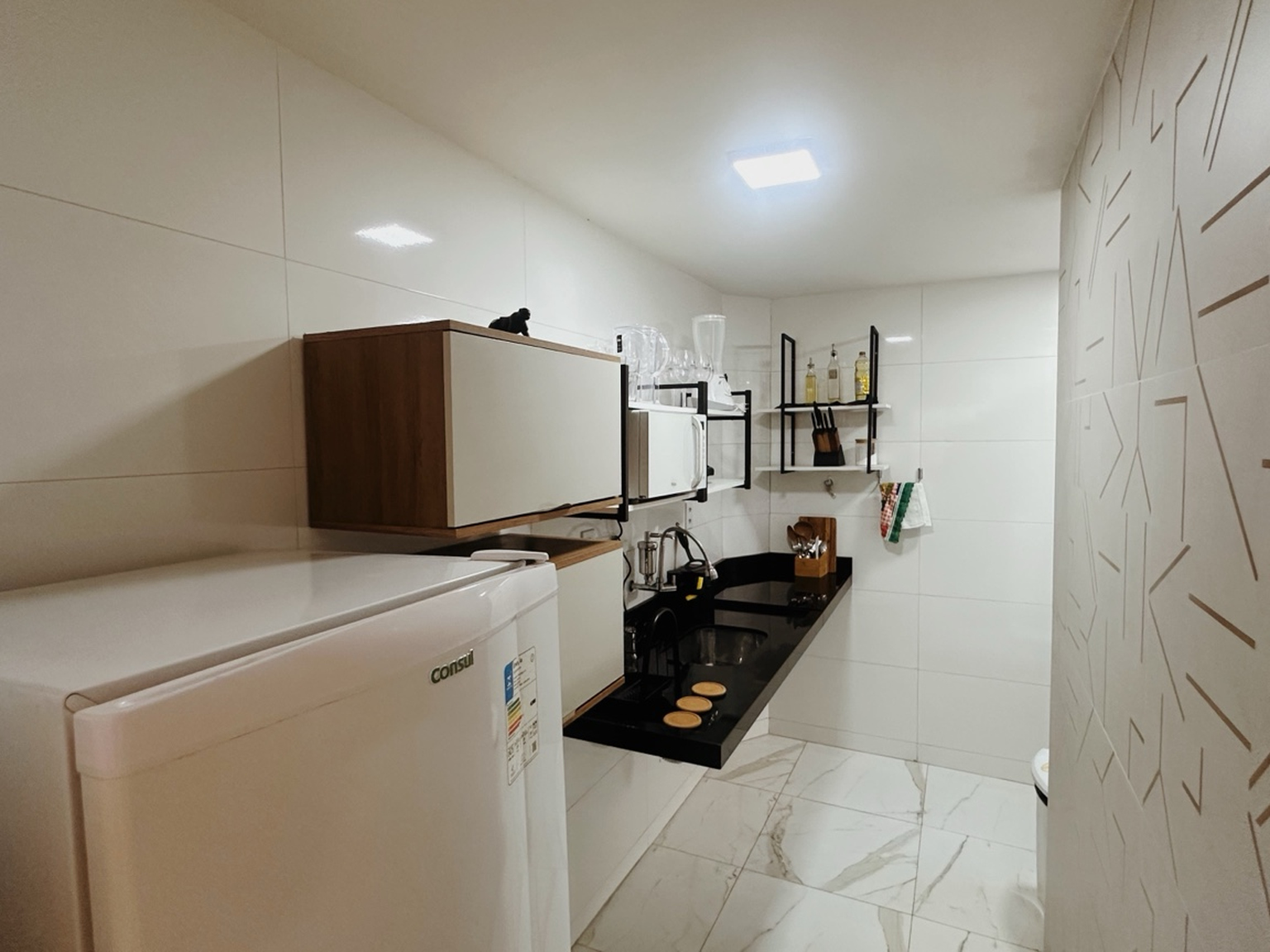 APT 303 B